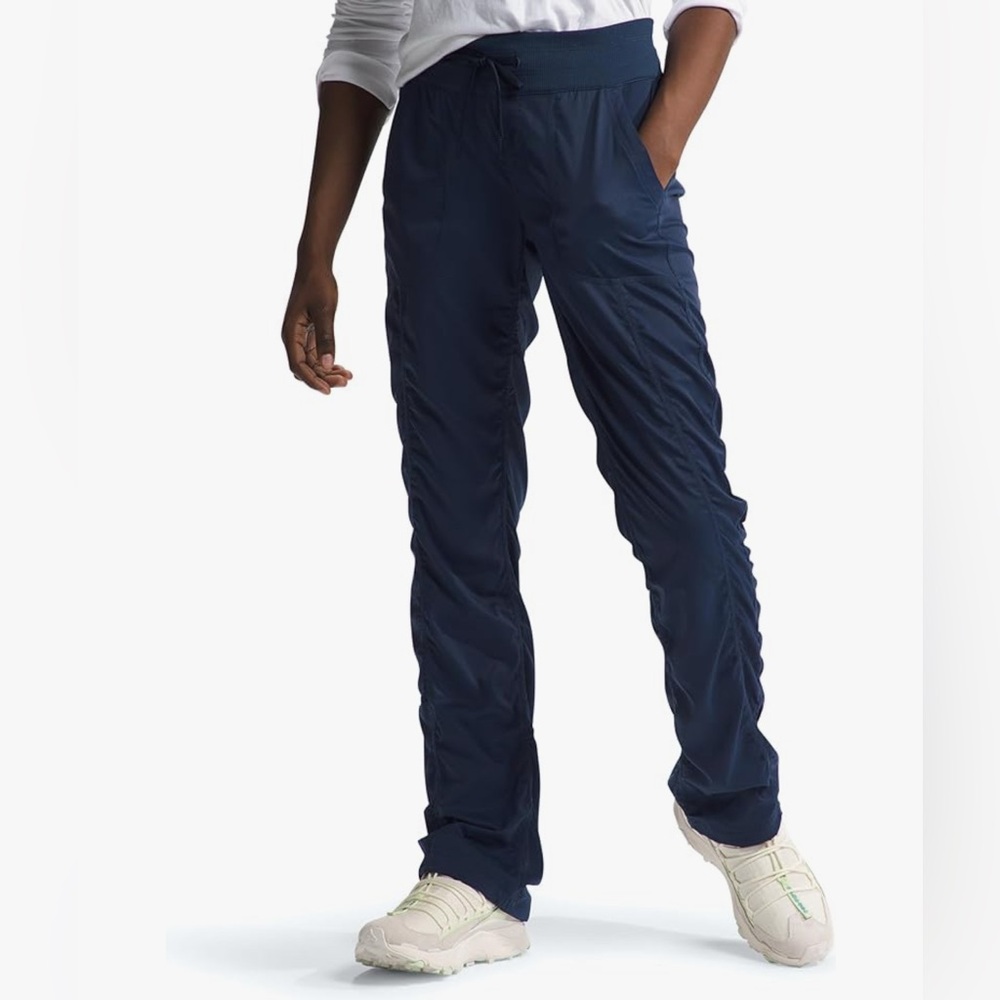 The North Face women’s Navy Aphoride Hiking Pants Sz SP